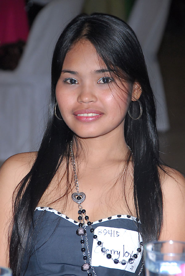 young-filipino-women-077